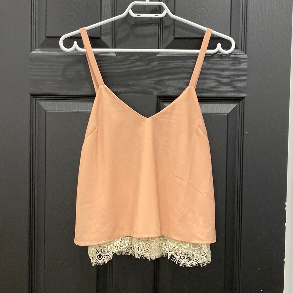 ⭐️FREE bundle add on. TOBI peach tank with cream lace